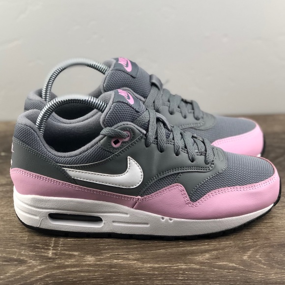 Nike Shoes - NEW Nike Air Max 1 One
